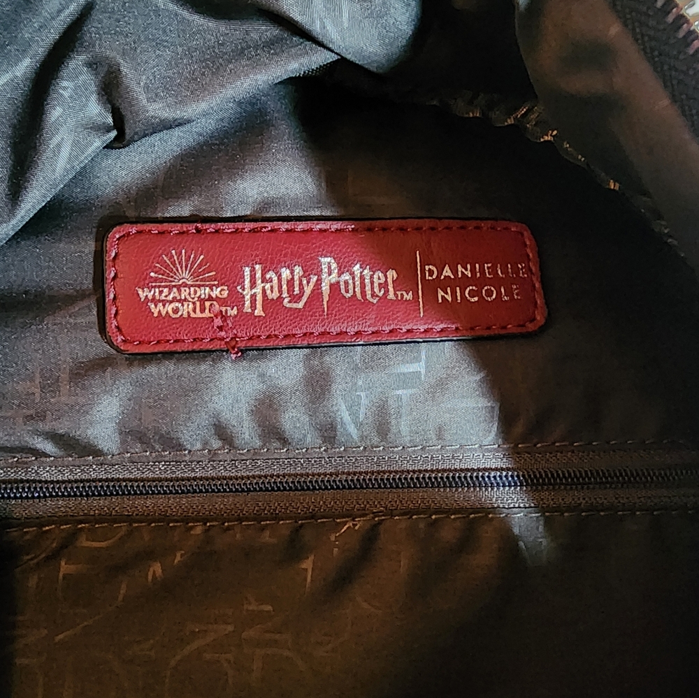 Backpack - Picture 8 of 9